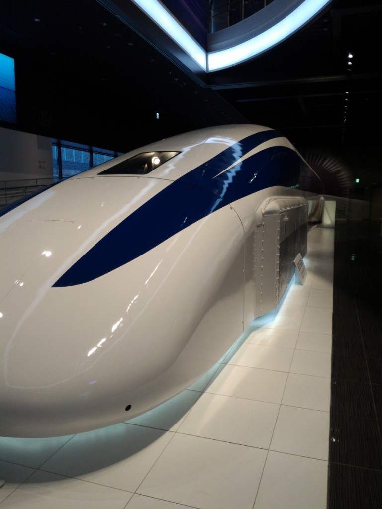 リニアモーターアカー