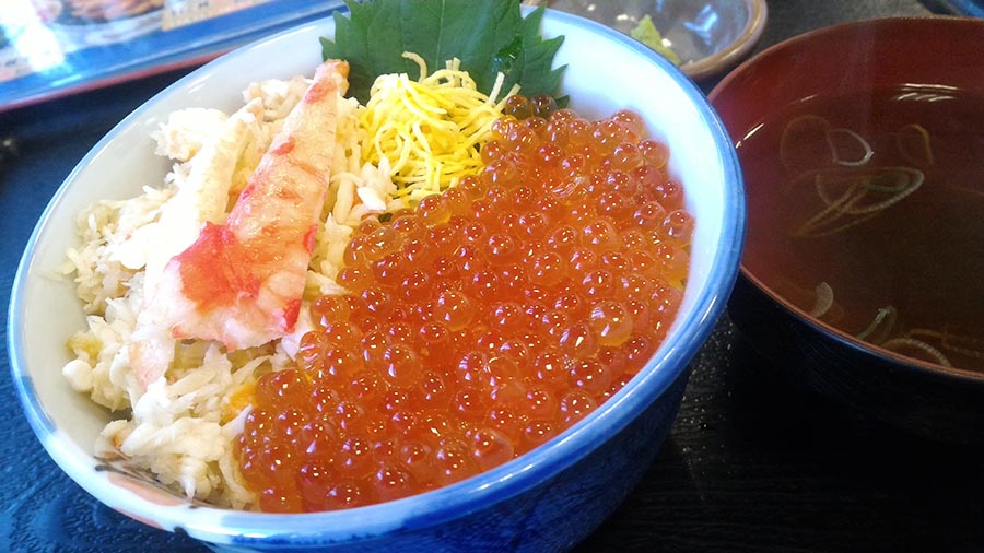 札幌中央卸売市場　北のグルメ亭　いくらタラバ丼